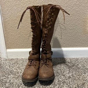 Women’s brown boots